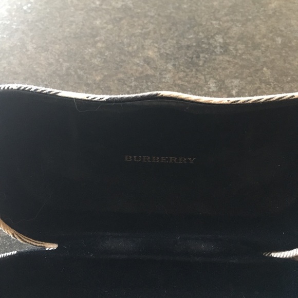 Authentic Burberry sunglasses - Picture 2 of 5